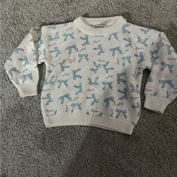 Tangiers Vintage White Sweater with Blue Bow Pattern size M - Picture 1 of 4